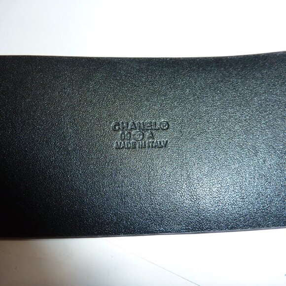 CHANEL BLACK LEATHER WOMEN\'S WIDE BELT SIZE 36 (but measures as 33) main image 4